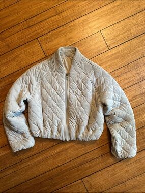LULULEMON Women's Quilted Zip-Front Crop Jacket - Light Gray